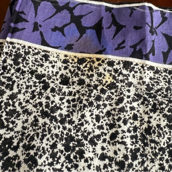 Vintage Givenchy Bandana 
Has a stain see last picture - Picture 4 of 4